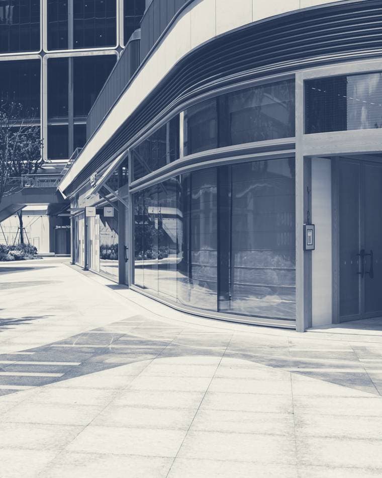 Corredor comercial con locales a pie de calle