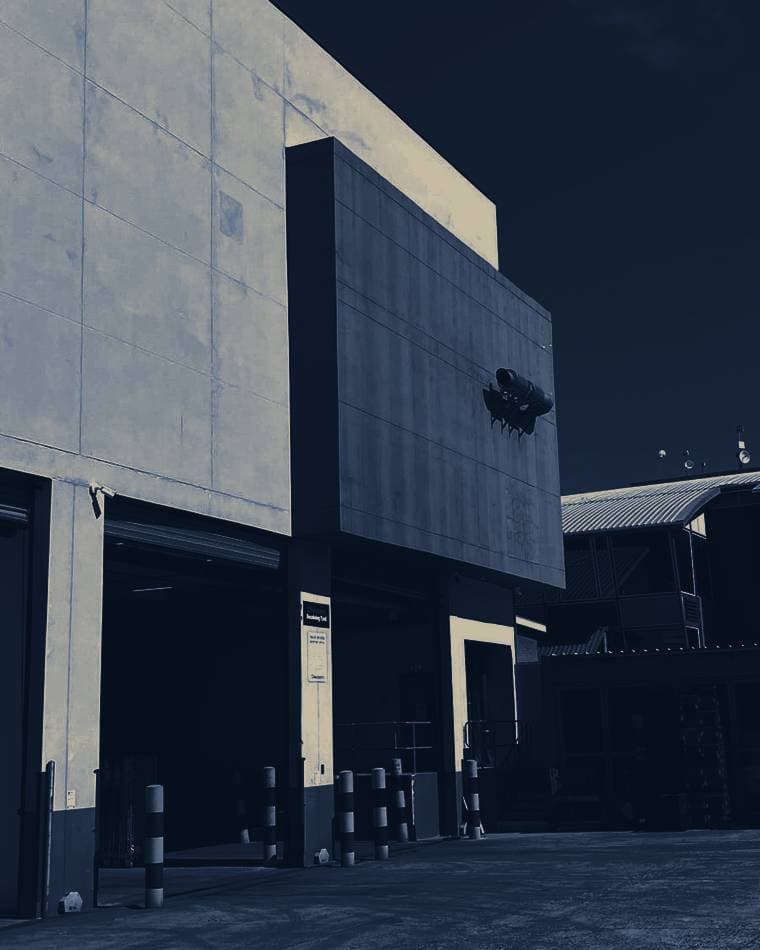 Nave industrial con andenes de carga