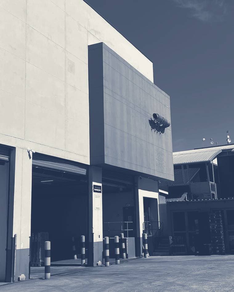 Nave industrial con andenes de carga